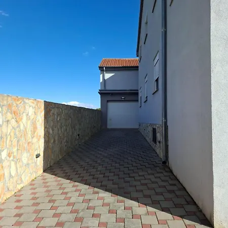 Apartment Ivica-2db,parking,klima,wifi *